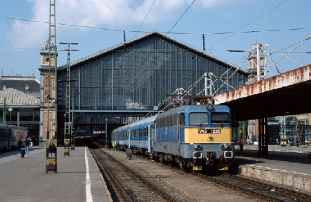 Nyugati Palyaudvar Station
