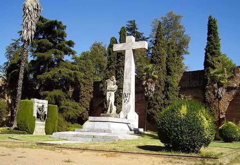 Spain Badajoz Monument To A Fallen Hero . Monument To A Fallen Hero . Badajoz - Badajoz - Spain