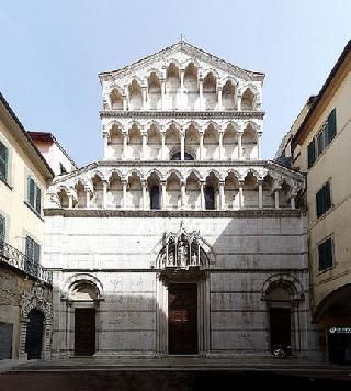 Hotels near San  Miguel en Borgo Church  Pisa