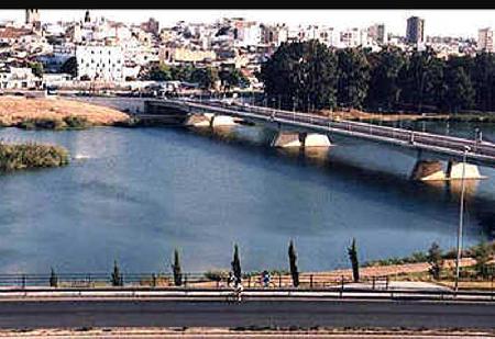 Hotels near la Autonomia Bridge  Badajoz