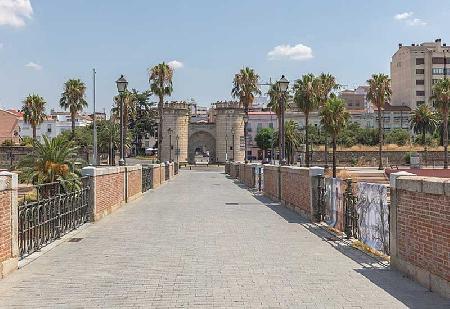 Hotels near las Palmas Bridge  Badajoz