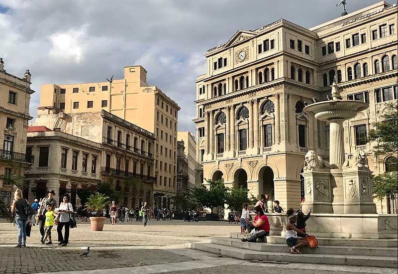 إسبانيا ليون ميدان بلاثا  دي سان اسيدورو ميدان بلاثا  دي سان اسيدورو ليون - ليون - إسبانيا