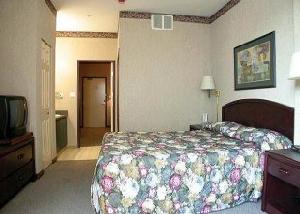 Ramada Hotel and Suites Metrotown - Standard