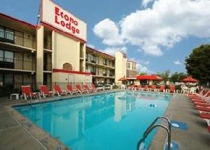Econo Lodge & Suites Resort