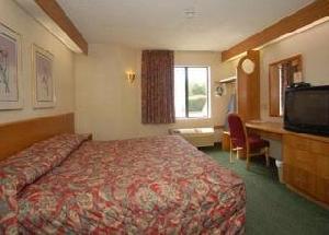 Econo Lodge Inn & Suites