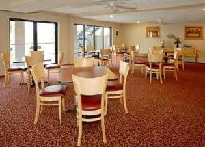Econo Lodge Inn & Suites