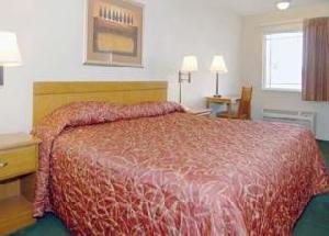 Econo Lodge Inn & Suites