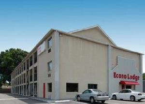 Econo Lodge Inn & Suites I-64 & Us 13