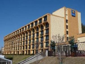 Comfort Inn & Suites Airport Camp Creek