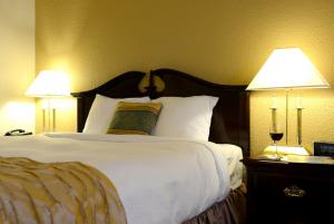 Best offers for CENTRE DE CONGRES & HOTEL LA SAGUENEENNE SAGUENAY