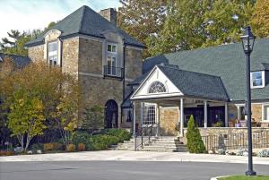 Best offers for GLENERIN INN Mississauga Beach