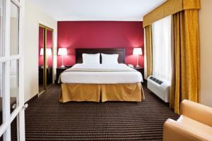 Best offers for HOLIDAY INN EXPRESS CHARLESTON US HWY 17 & I 526 Charleston 