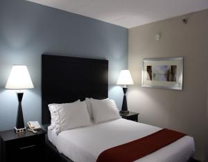 Best offers for HOLIDAY INN EXPRESS FORSYTH Forsyth