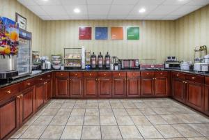 Best offers for COMFORT INN AND SUITES GRIFFIN Griffin 