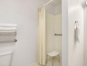 Best offers for SUPER 8 METROPOLIS Metropolis