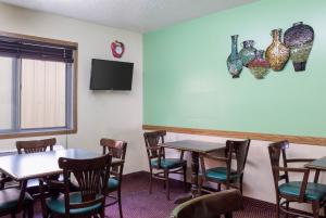 Best offers for RODEWAY INN West Fargo 