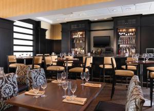 Best offers for SHERATON CHICAGO NORTHBROOK HOTEL Northbrook 