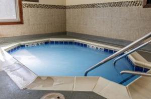 Best offers for COMFORT SUITES Benton Harbor 