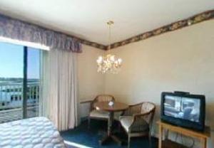 River Inn & Suites