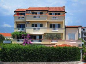 Best offers for Pansion Confort Bok Pag Island