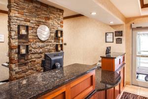 Best offers for COMFORT INN & SUITES Grinnell 