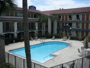 HOWARD JOHNSON INN AND SUITES