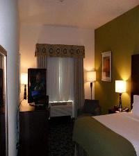 أفضل العروض ل هوليدايان ايكسبرساند سويتس ارباندال يورباندال