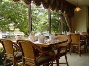 Thavorn Grand Plaza