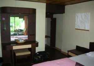 Kaw  Kwang Beach Resort