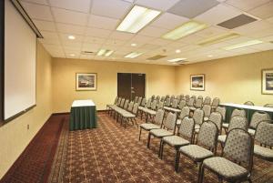 Best offers for La Quinta Inn & Suites Cincinnati-Sharonville/7002 Cincinnati 