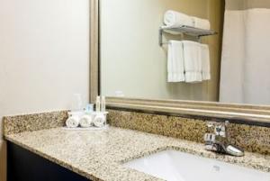 Best offers for HOLIDAY INN EXPRESS & SUITES P Port Clinton