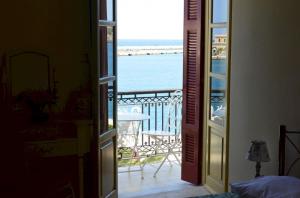 Best offers for Boutique Florence Syros