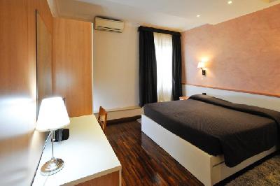 أفضل العروض ل فندق روما تيبارتينا روما