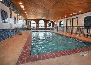 Rodeway Inn & Suites Near Okoboji Lake