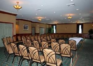 Governor Dinwiddie Hotel and Suites, an Ascend Co