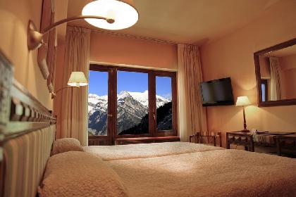 Best offers for Edelweiss Candanchú Candanchú