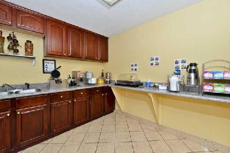 أفضل العروض ل BEST WESTERN CANTON INN كانتون 