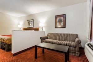 Best offers for ECONO LODGE INN SUITES MATTHEWS - CHARLOTTE Matthews