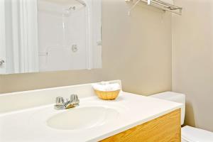 Best offers for SUPER 8 TORONTO EAST ON Toronto