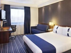 Best offers for HOLIDAY INN EXPRESS HARLOW Harlow