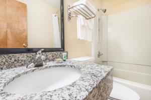 أفضل العروض ل سابر 8 كانساس سيتات باررواد/يربورت باركفيل