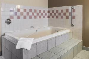 Best offers for COMFORT INN Defiance