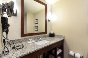 Best offers for COMFORT SUITES AND CONFERENCE CENTER Worthington 