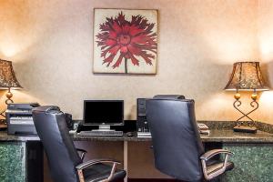 Best offers for Comfort Inn & Suites Shawnee North near I-40 Shawnee