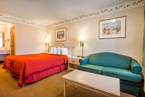 Best offers for ECONO LODGE INN SUITES LODI Lodi 