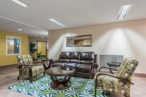 Best offers for QUALITY SUITES KANSAS CITY AIRPORT Kansas City 