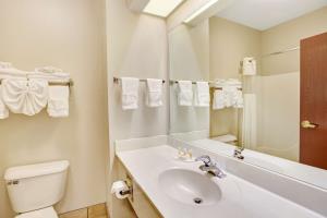 أفضل العروض ل DAYS INN SUITES LOUISVILLE SW لويسفيل 