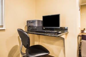 Best offers for COMFORT INN AND SUITES WATERLOO CEDAR FALLS(Formerly -FAIRFIELD INN WATERLOO) Waterloo 