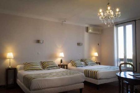 Best offers for Du Forum Arles