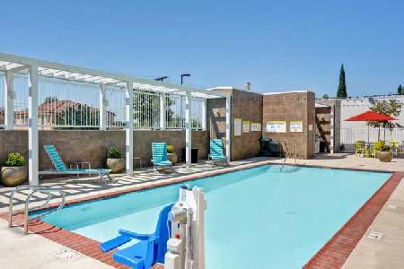 أفضل العروض ل منزل2 سويتس باى هيلتونازاصا ازوسا